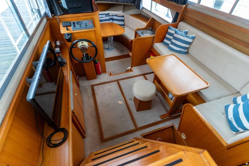 Marco Yachts 990