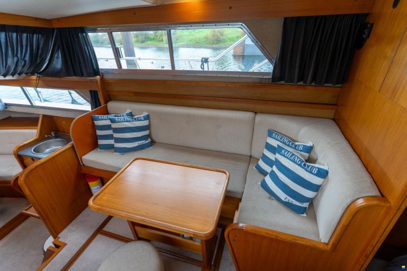 Marco Yachts 990