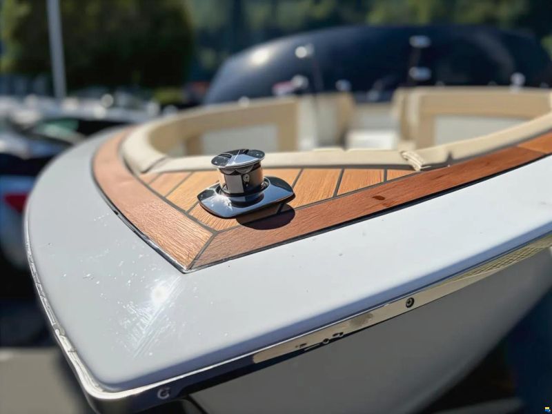 Flying Shark 5.7 Bowrider