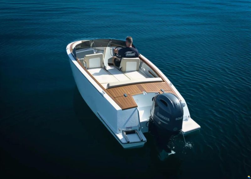 Flying Shark 5.7 Bowrider