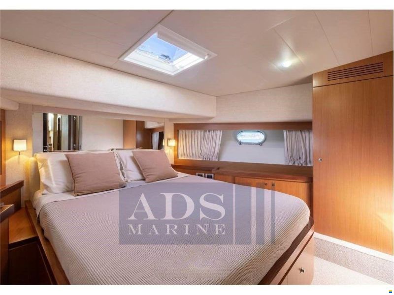 Ferretti 681