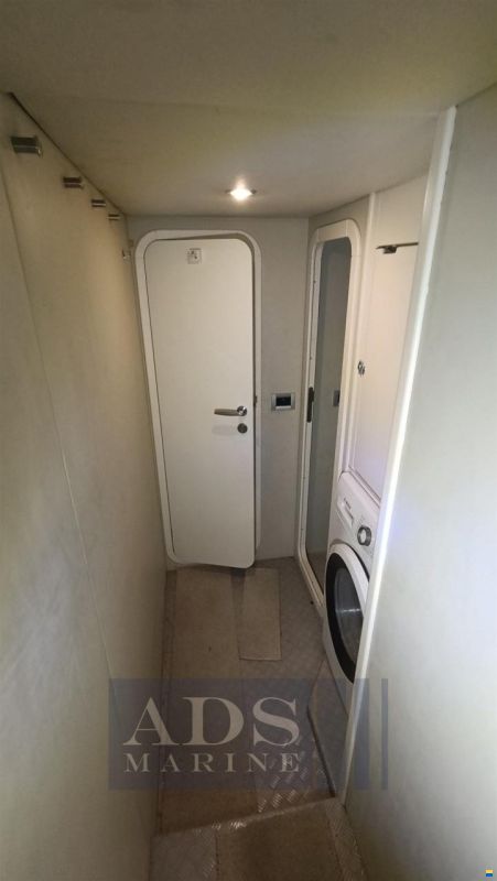 Ferretti 681