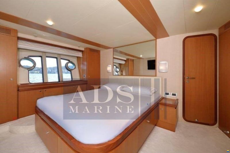 Ferretti 681