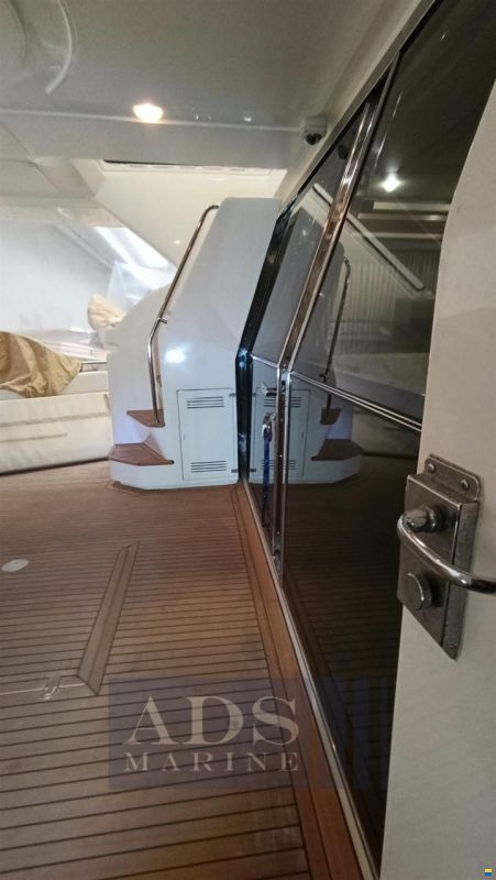 Ferretti 681