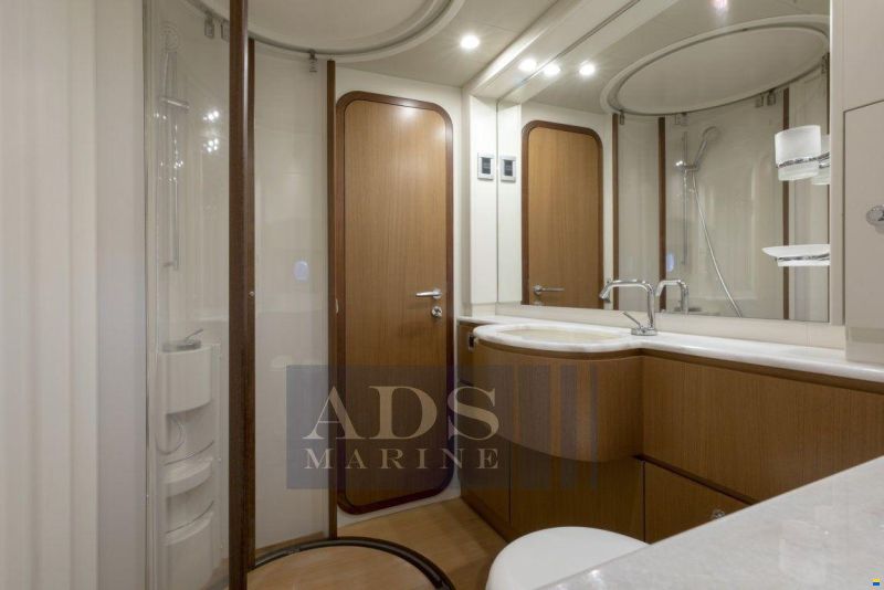 Ferretti 681