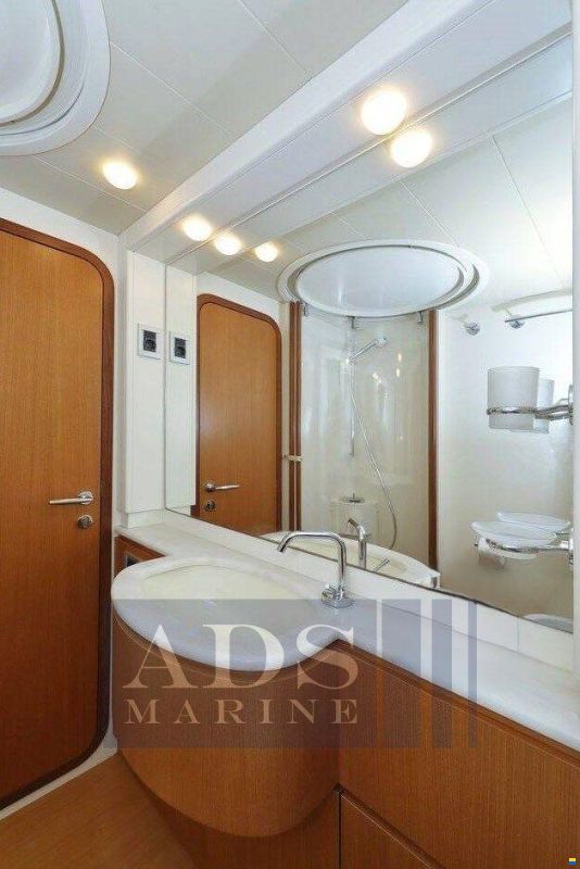 Ferretti 681