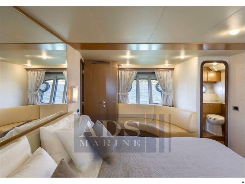 Ferretti 681