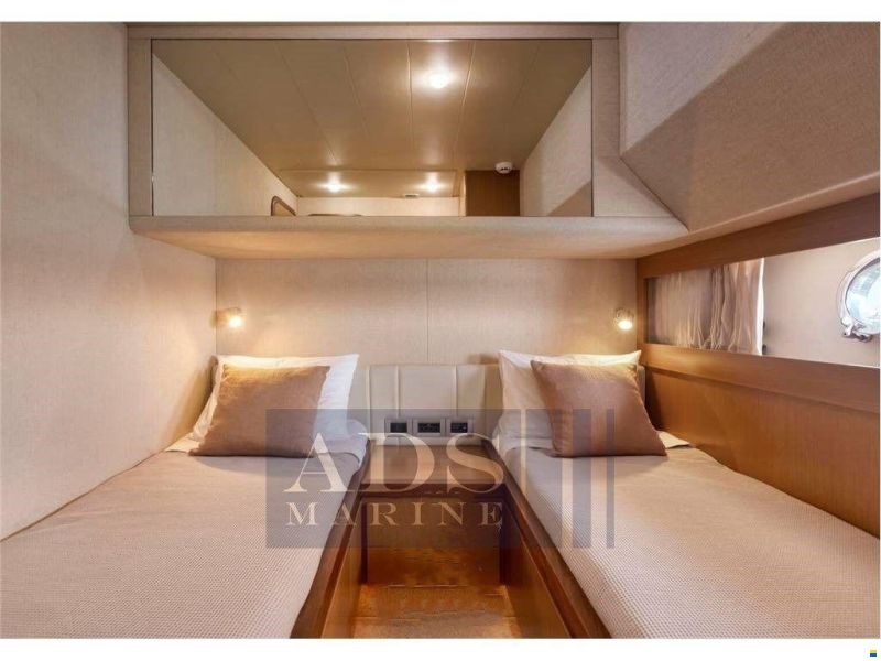 Ferretti 681