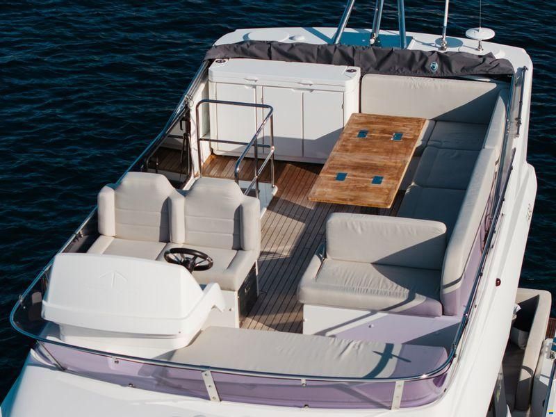Sealine International F430