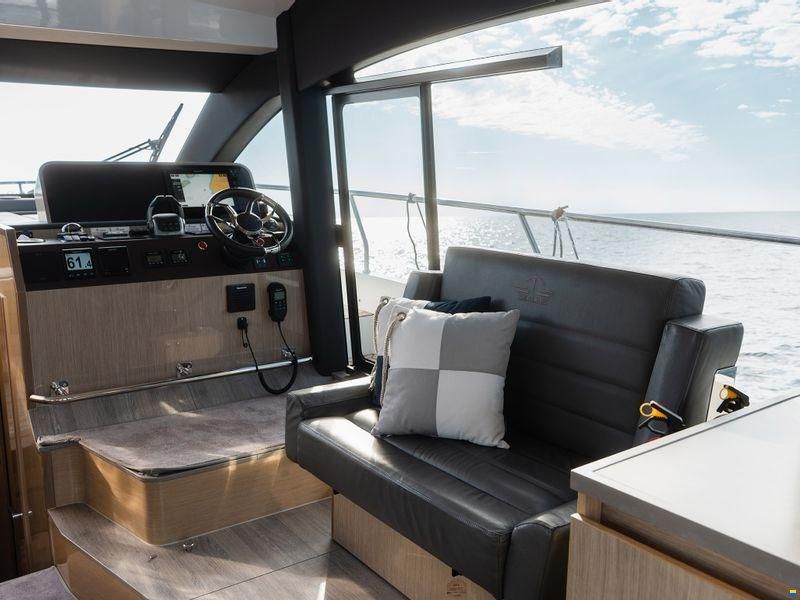 Sealine International F430