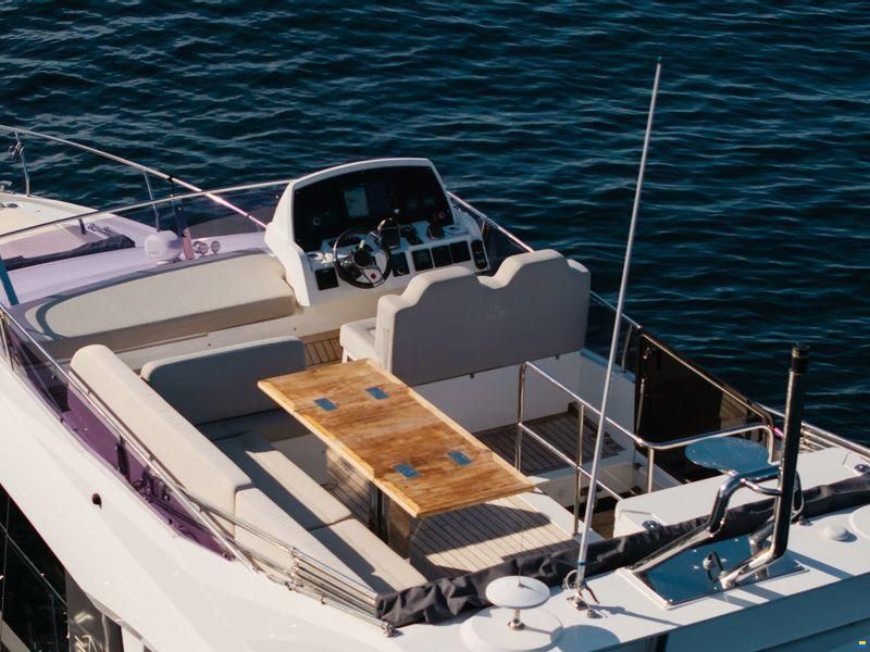 Sealine International F430