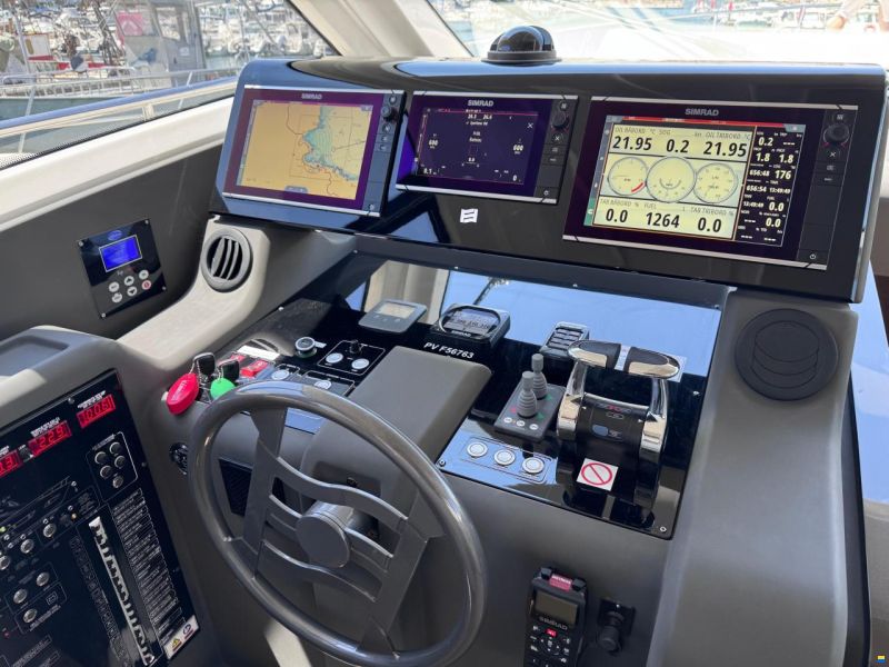 Ferretti 550