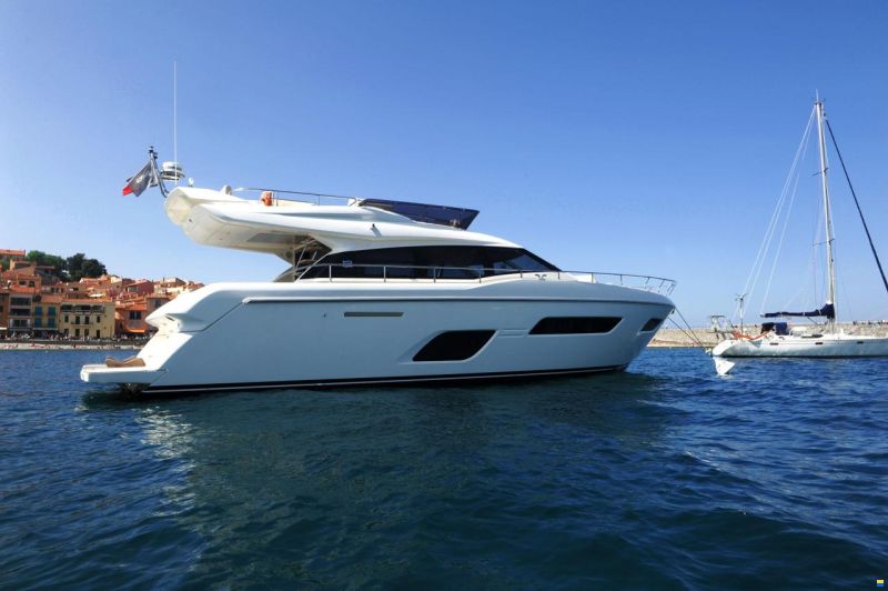 Ferretti 550