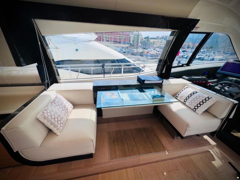Ferretti 550