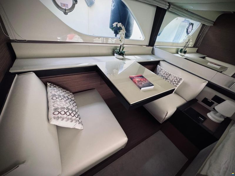 Ferretti 550