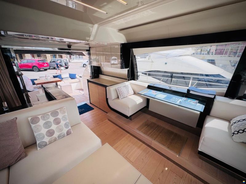 Ferretti 550