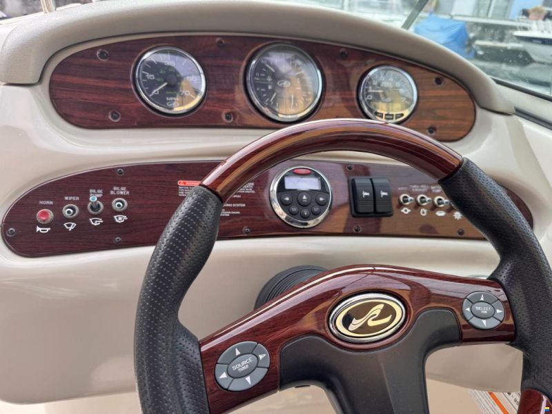 Sea Ray 240 SD