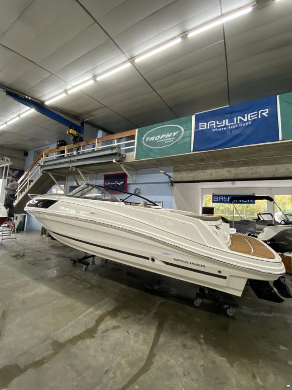 Bayliner VR6 CUDDY