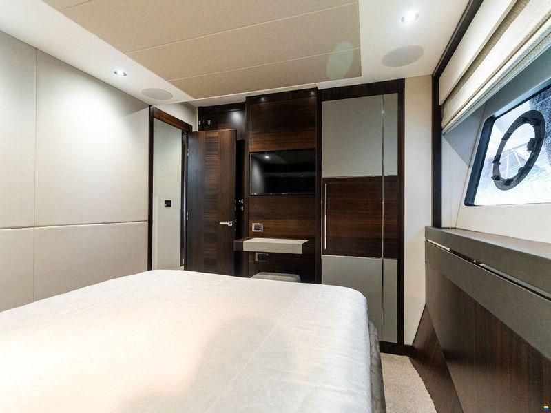 Sunseeker 76 Yacht