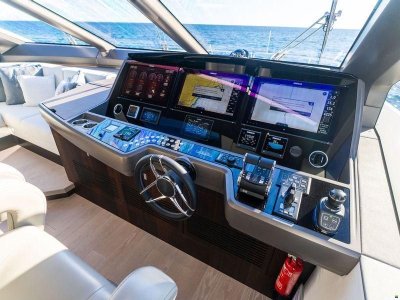 Sunseeker 76 Yacht