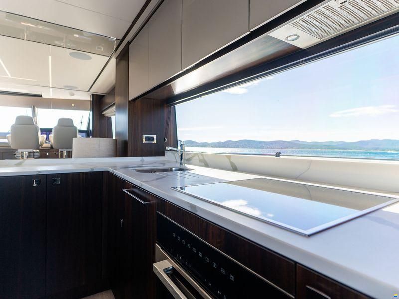 Sunseeker 76 Yacht