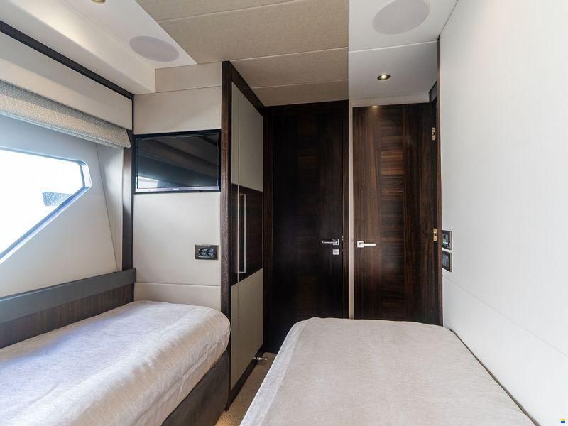 Sunseeker 76 Yacht