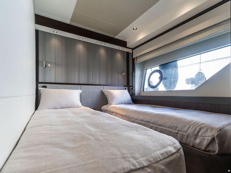 Sunseeker 76 Yacht