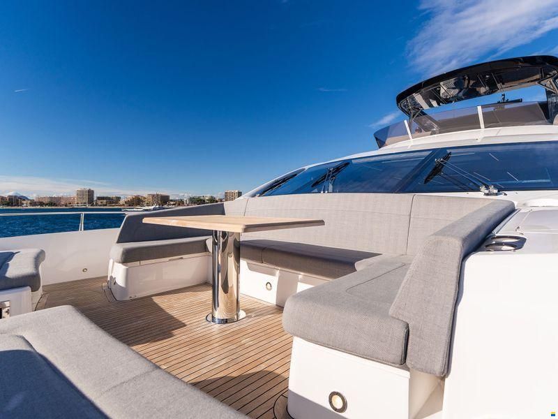 Sunseeker 76 Yacht
