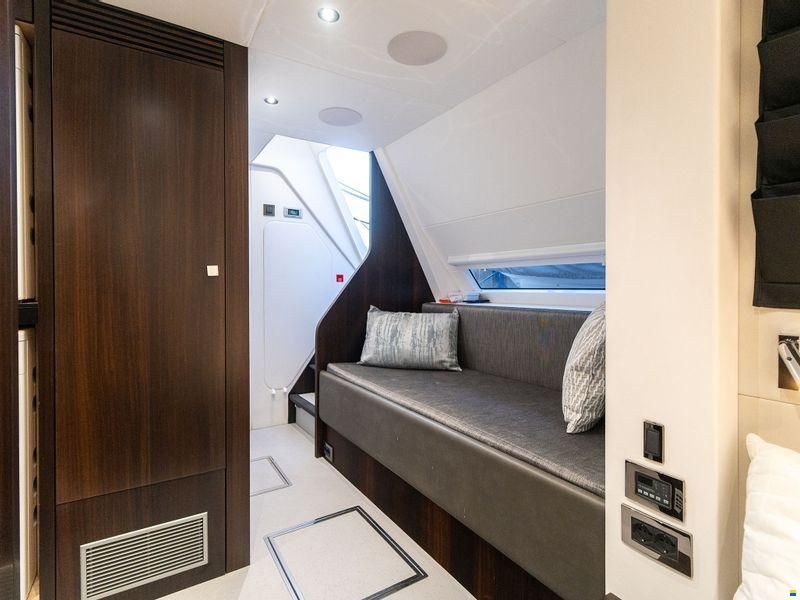 Sunseeker 76 Yacht