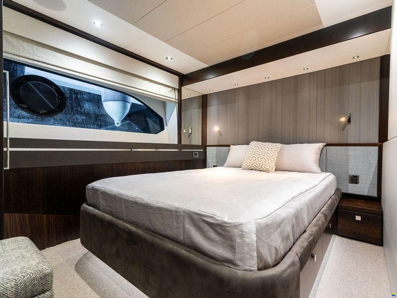 Sunseeker 76 Yacht