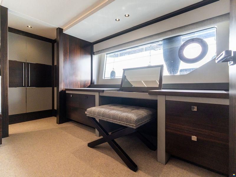 Sunseeker 76 Yacht