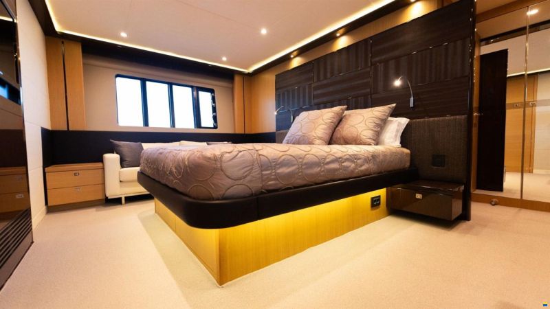 Princess V72
