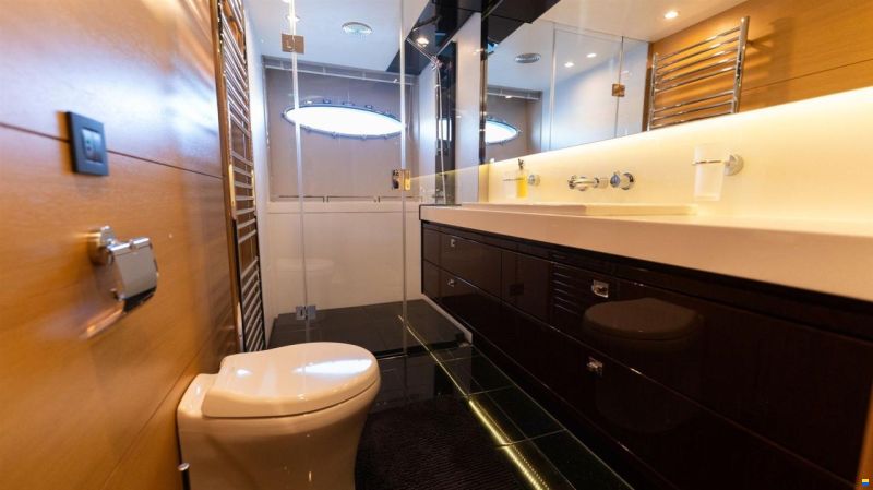 Princess V72