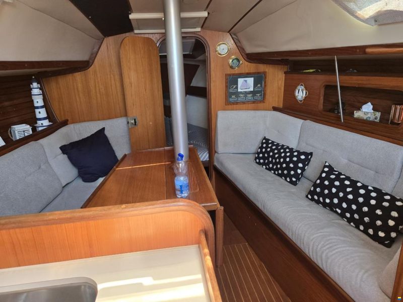 Beneteau First 325