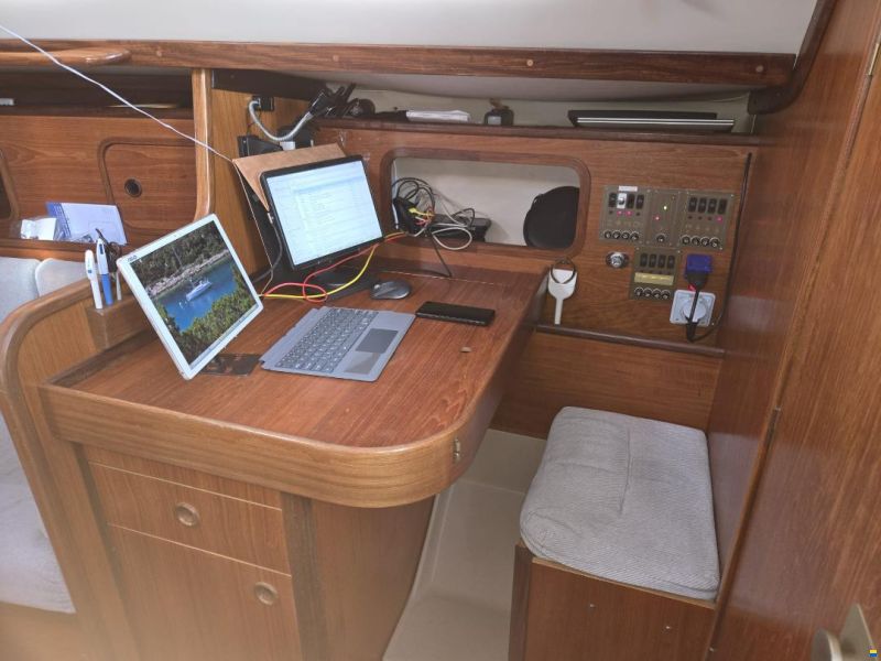 Beneteau First 325