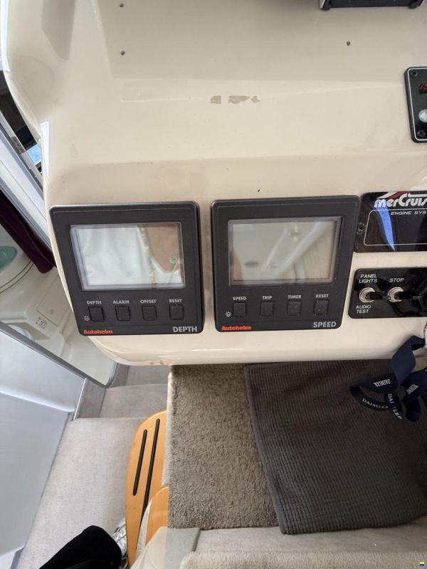 Sealine F 330