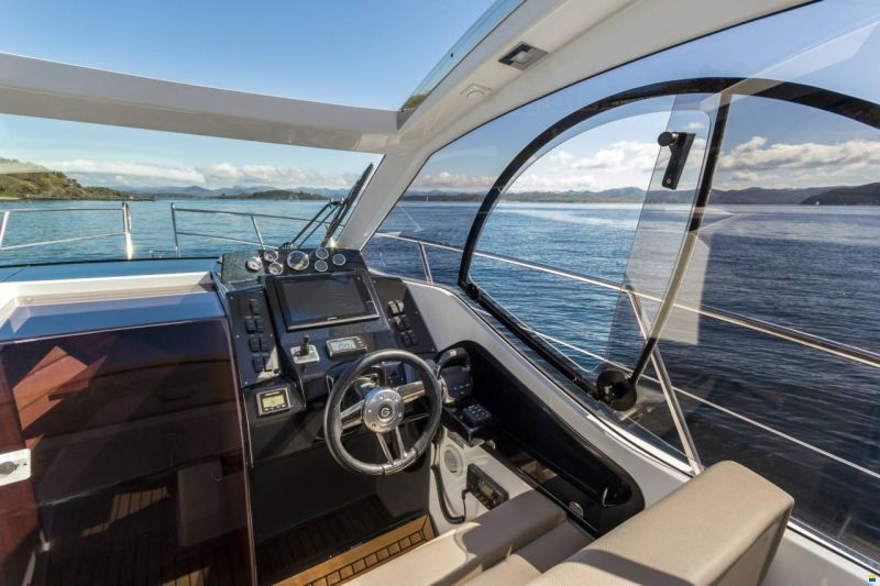 Galeon 305 HTS
