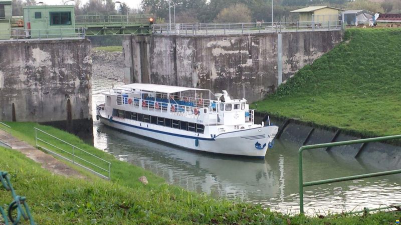 MOTONAVE TRASPORTO PASSEGGERI