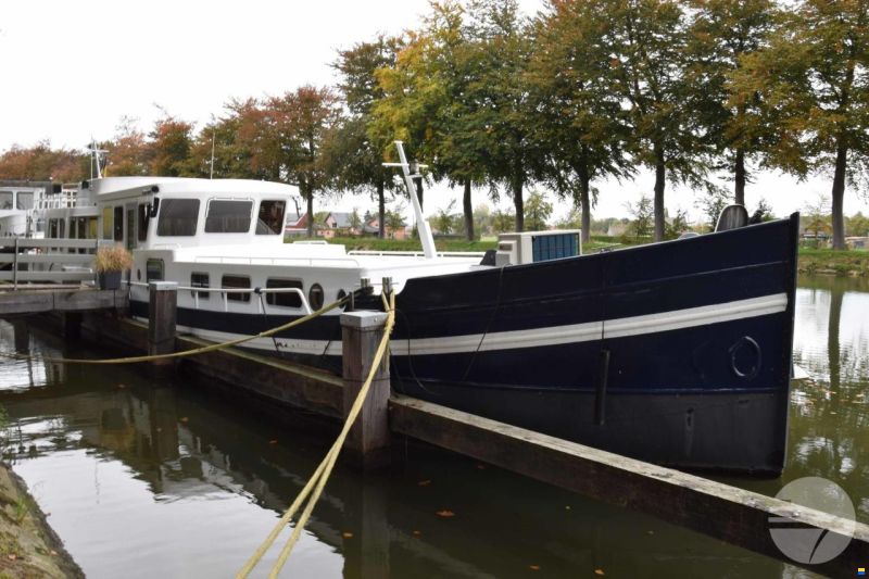 Luxemotor 24.75