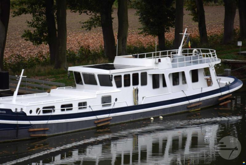 Luxemotor 24.75