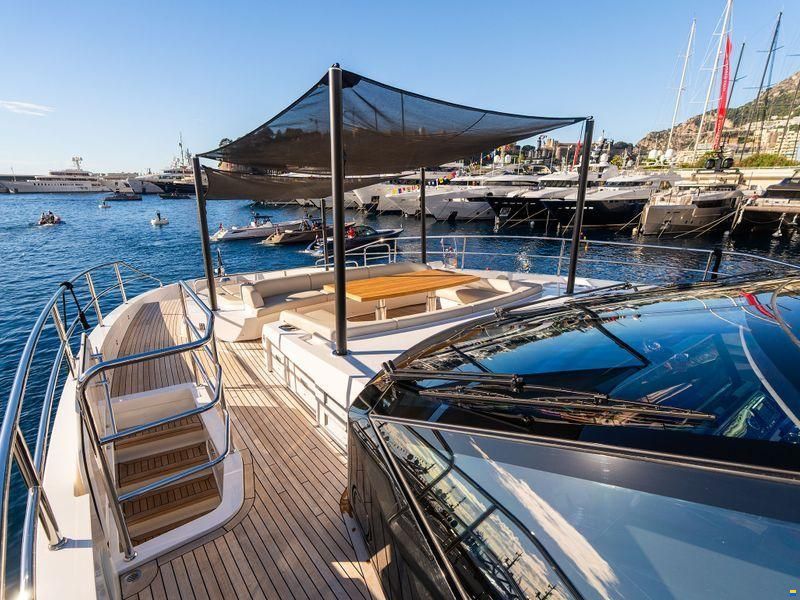 Sunseeker 100 Yacht