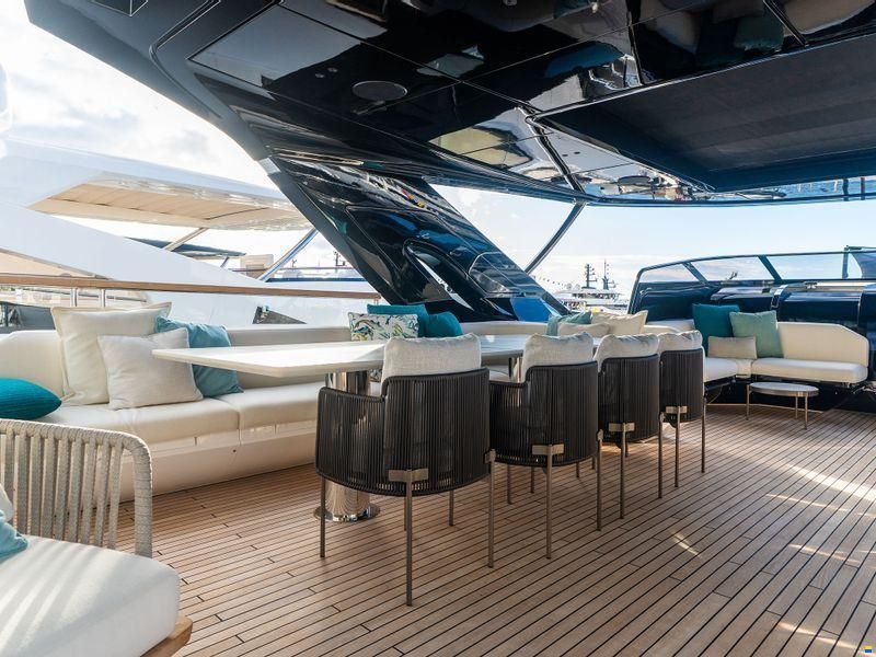 Sunseeker 100 Yacht