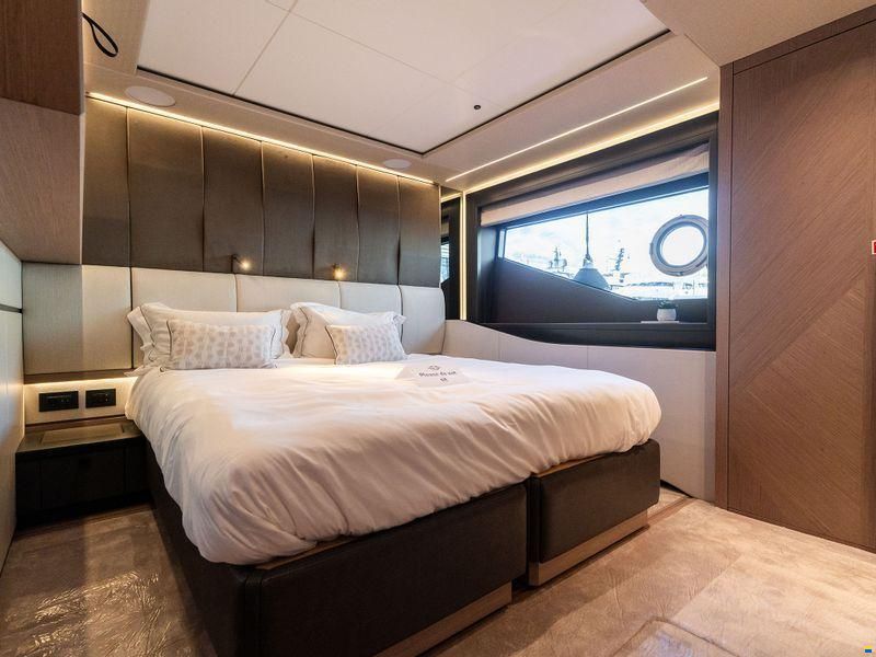 Sunseeker 100 Yacht