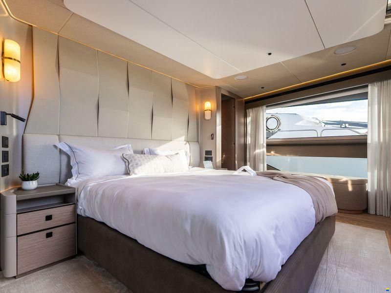 Sunseeker 100 Yacht