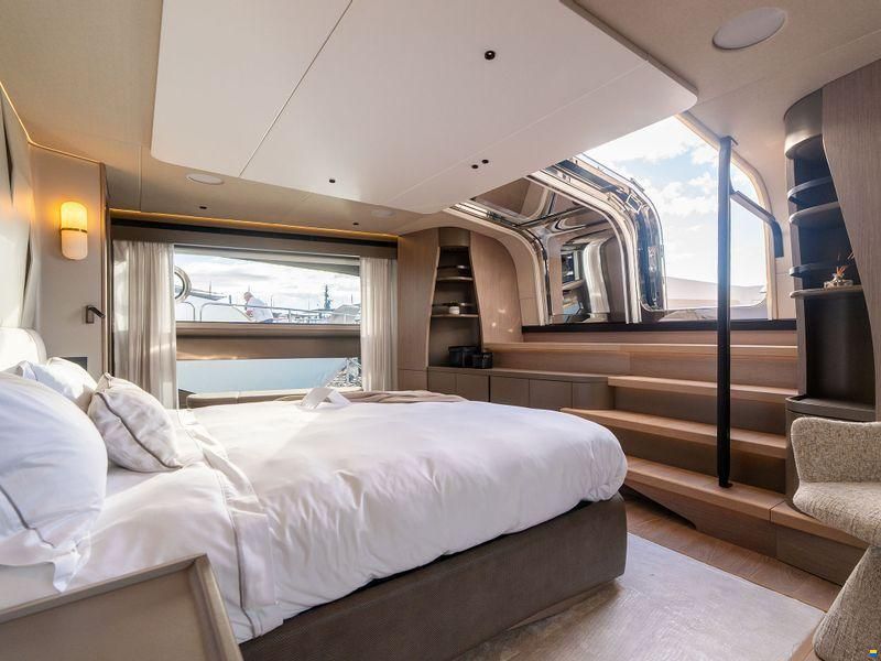 Sunseeker 100 Yacht