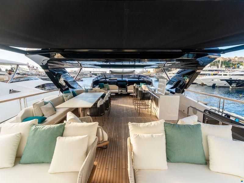 Sunseeker 100 Yacht