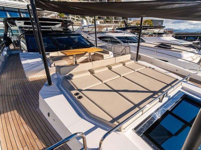 Sunseeker 100 Yacht