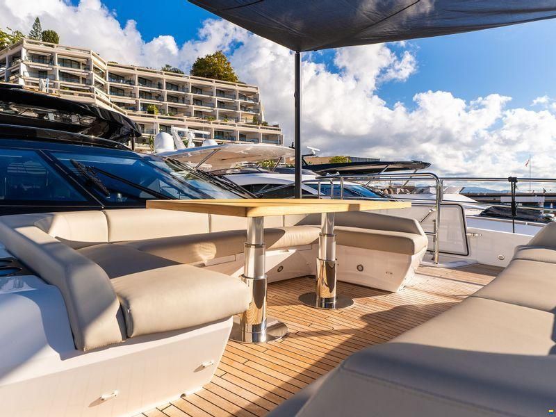 Sunseeker 100 Yacht