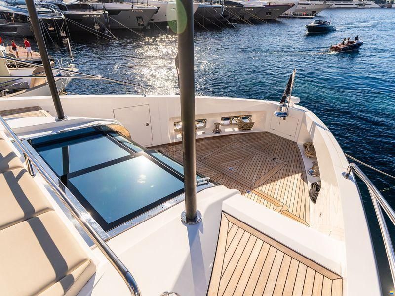 Sunseeker 100 Yacht