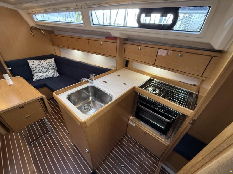 Bavaria 34 Cruise style
